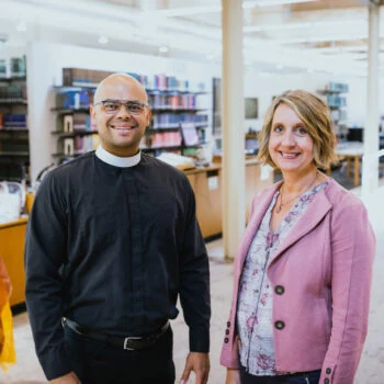 Two DMin students stand side by side on campus.